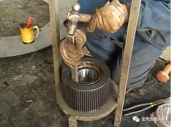 顆粒機(jī)壓輥總成安裝方法圖解